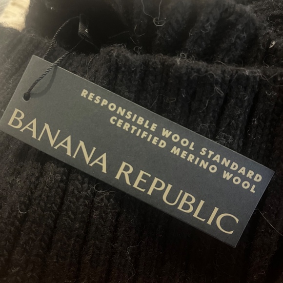 Banana Republic Sweater - Picture 2 of 2